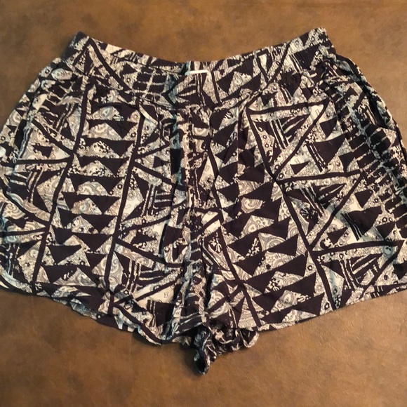 Mossimo pattern shorts - Picture 1 of 3